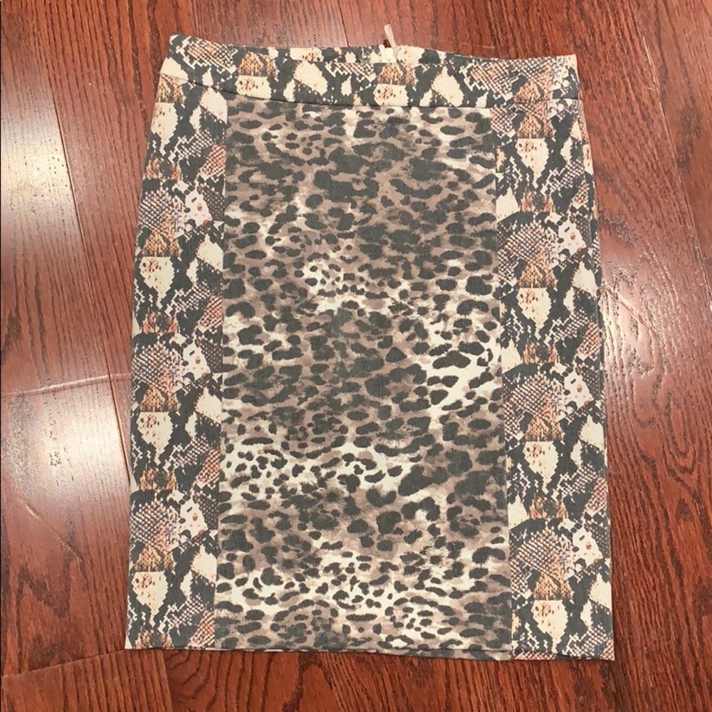 🚫DONATED🚫 3 for $15🌸 Skirt - H&M animal print - Picture 1 of 6